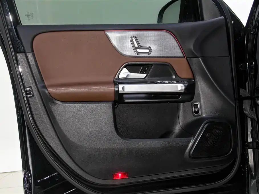 MERCEDES BENZ GLB 2023