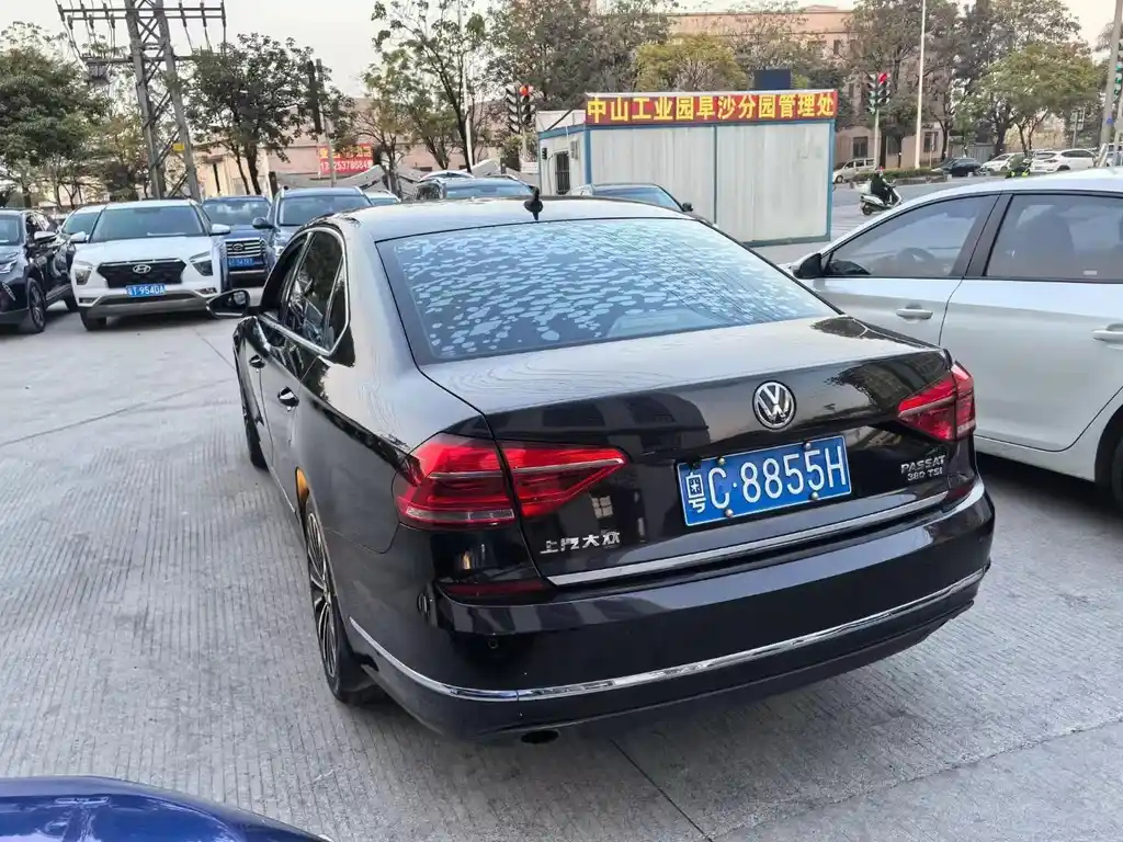 VOLKSWAGEN PASSAT 2016