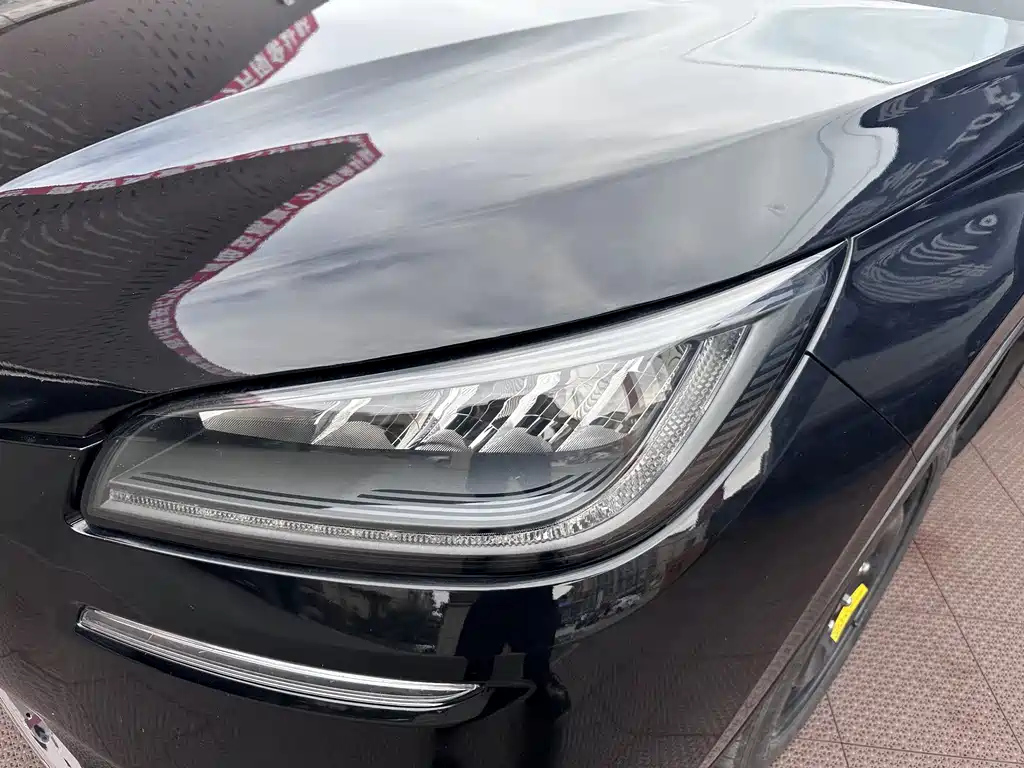 LINCOLN ADVENTURER 2021
