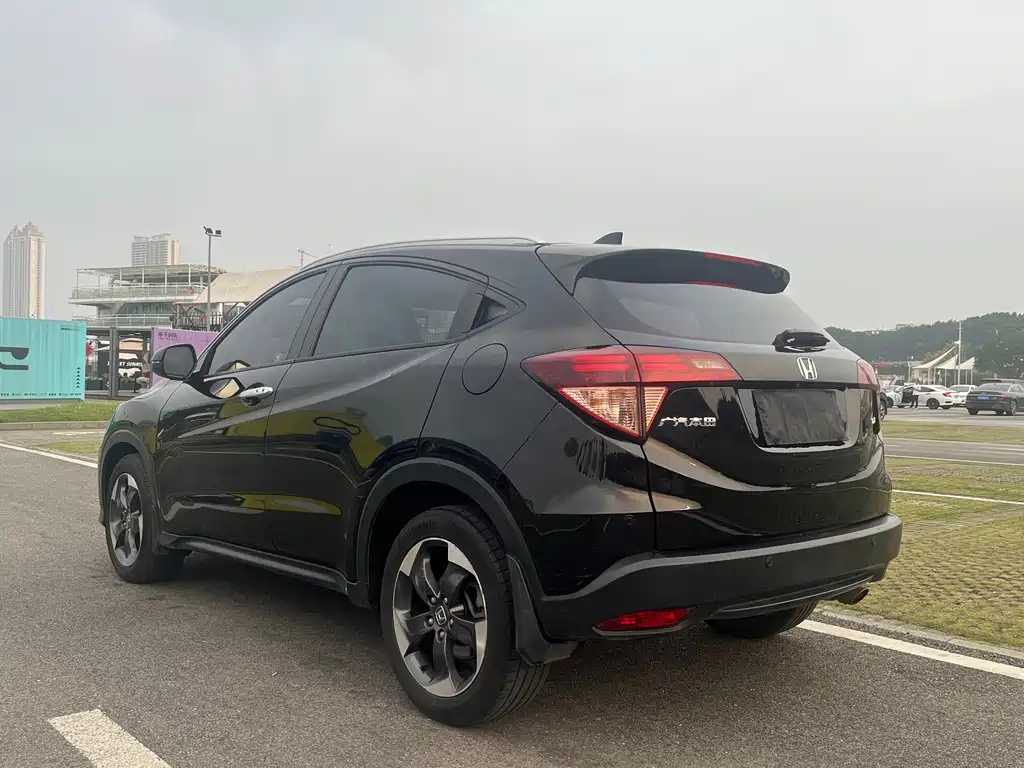 HONDA VEZEL 2015
