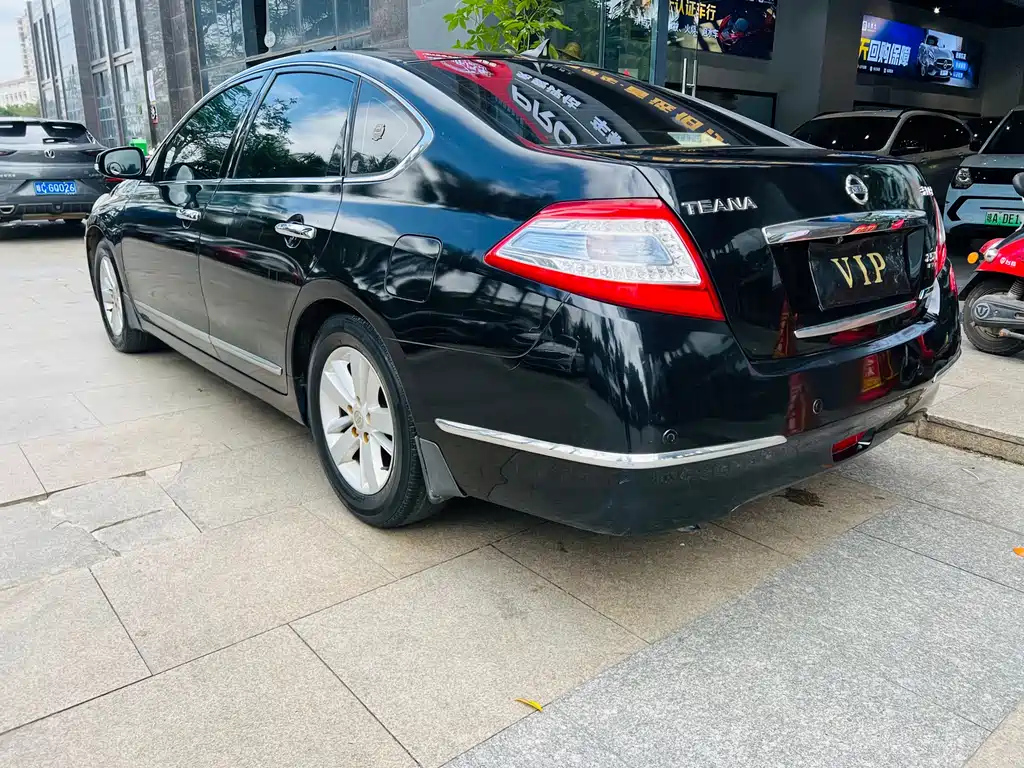 NISSAN TEANA 2011