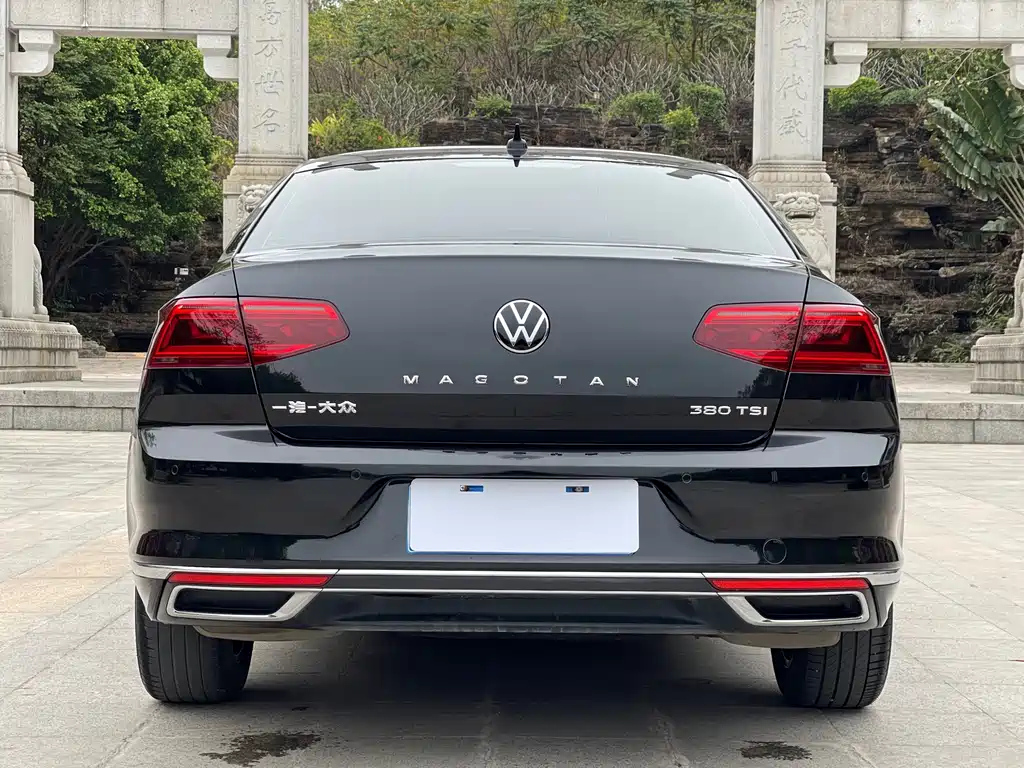 VOLKSWAGEN MAGOTAN 2021