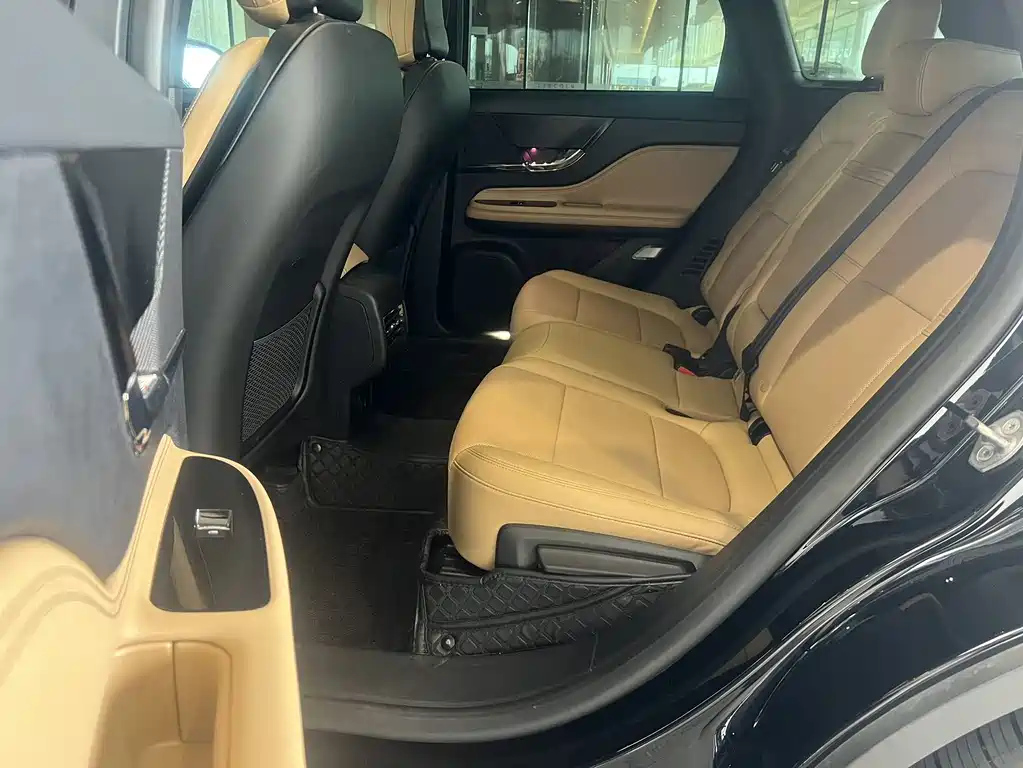 LINCOLN ADVENTURER 2022