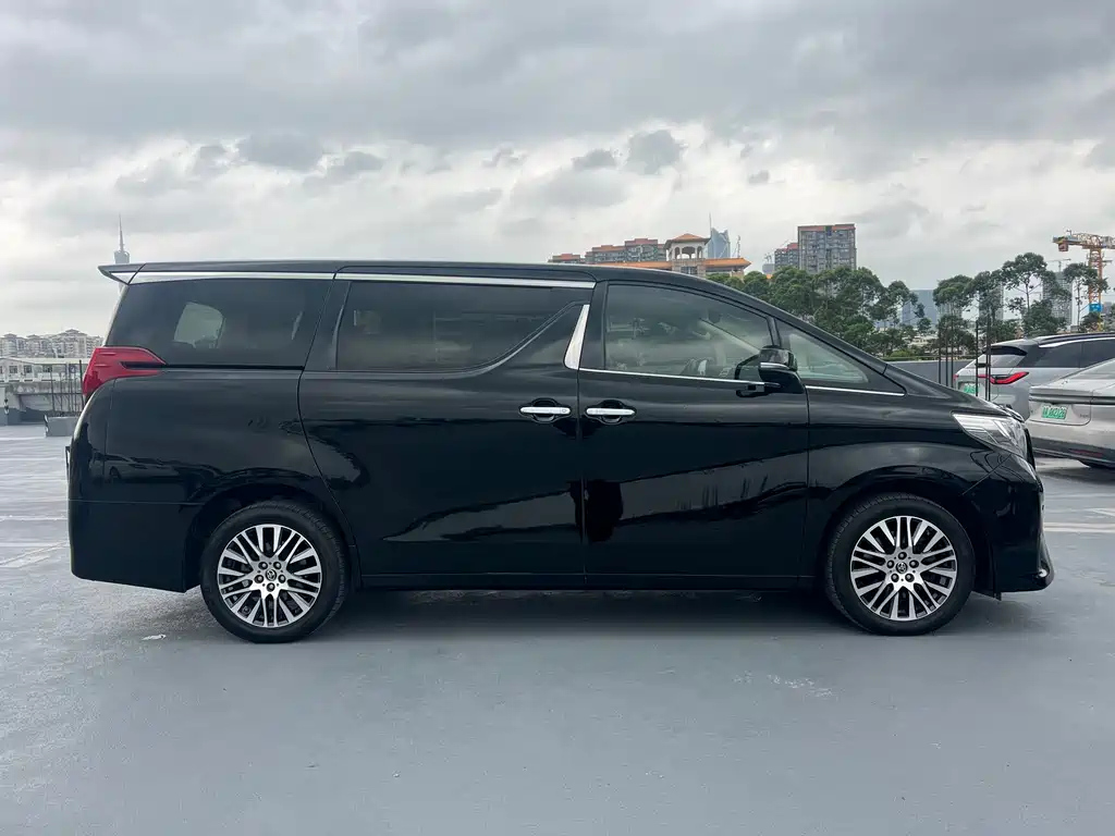 TOYOTA ALPHARD 2017