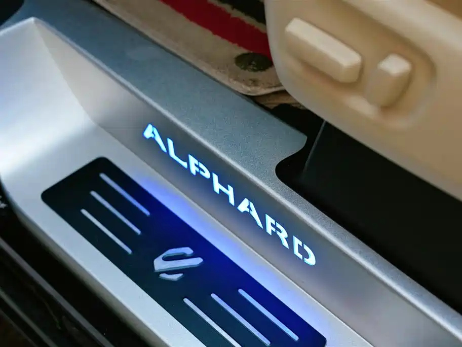 TOYOTA ALPHARD 2018