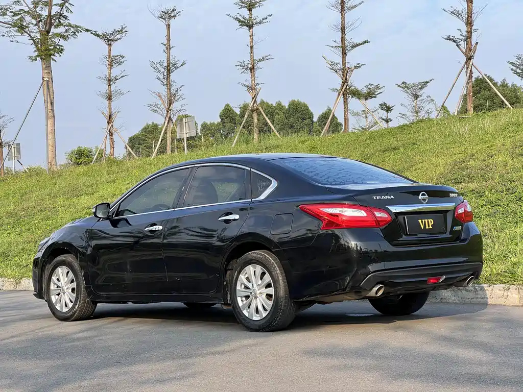 NISSAN TEANA 2018