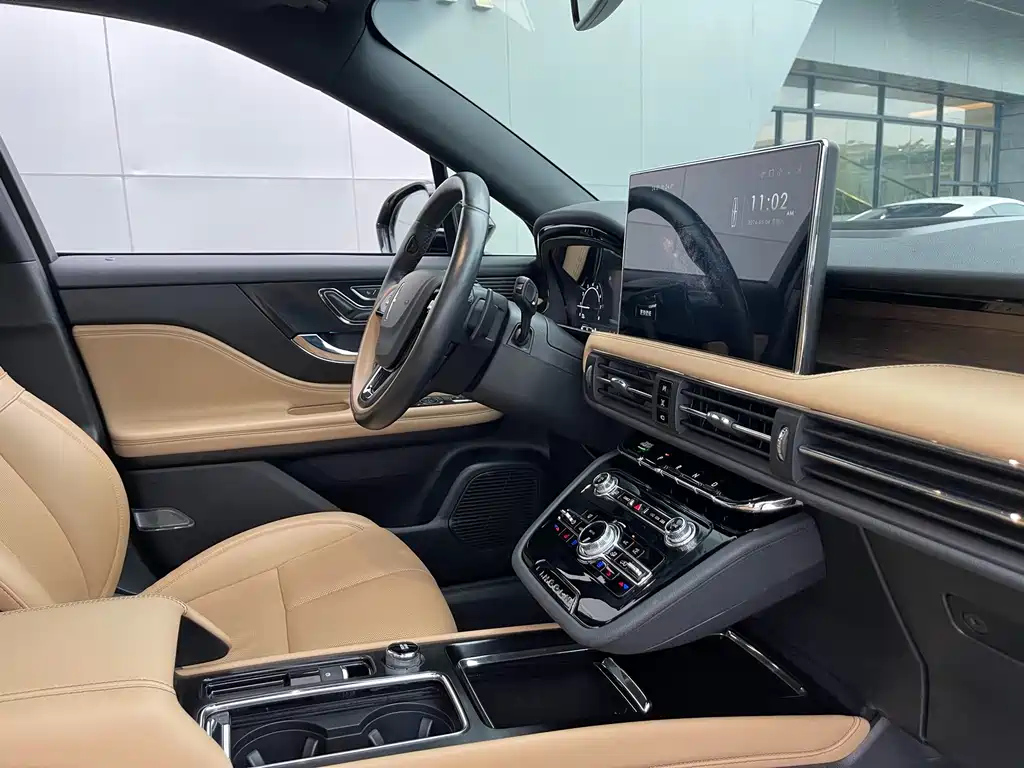 LINCOLN ADVENTURER 2021