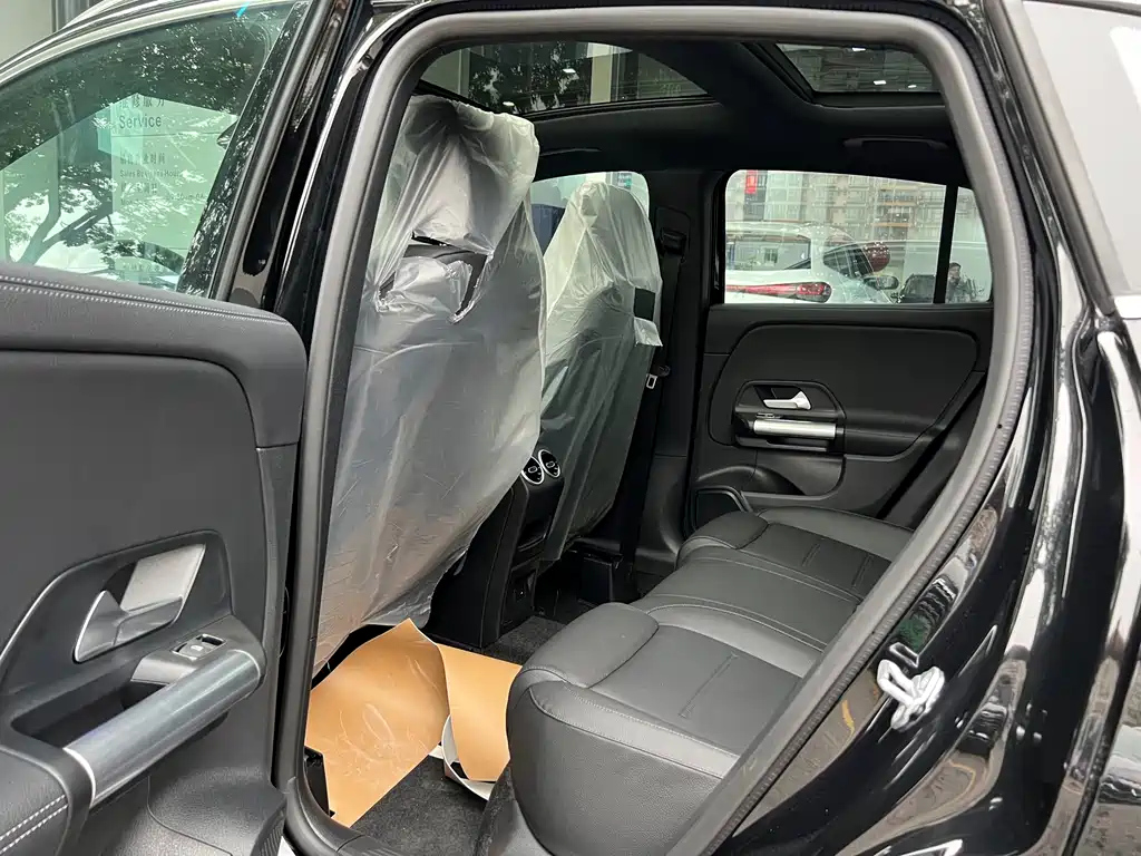 MERCEDES BENZ GLA 2024