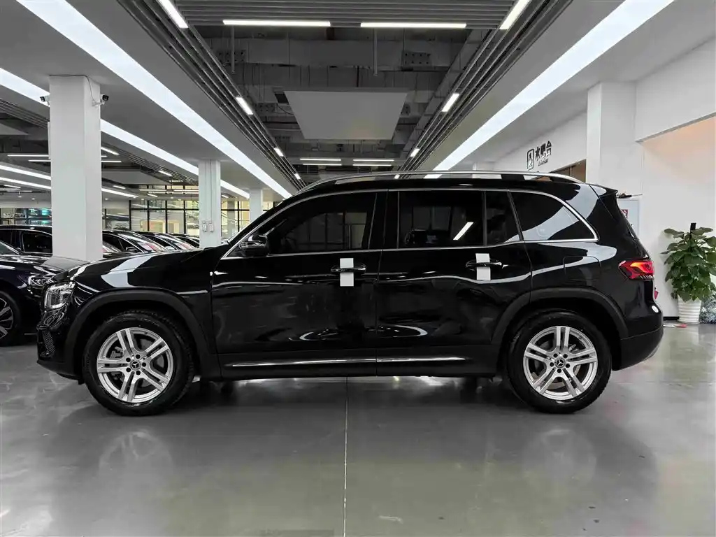 MERCEDES BENZ GLB 2023