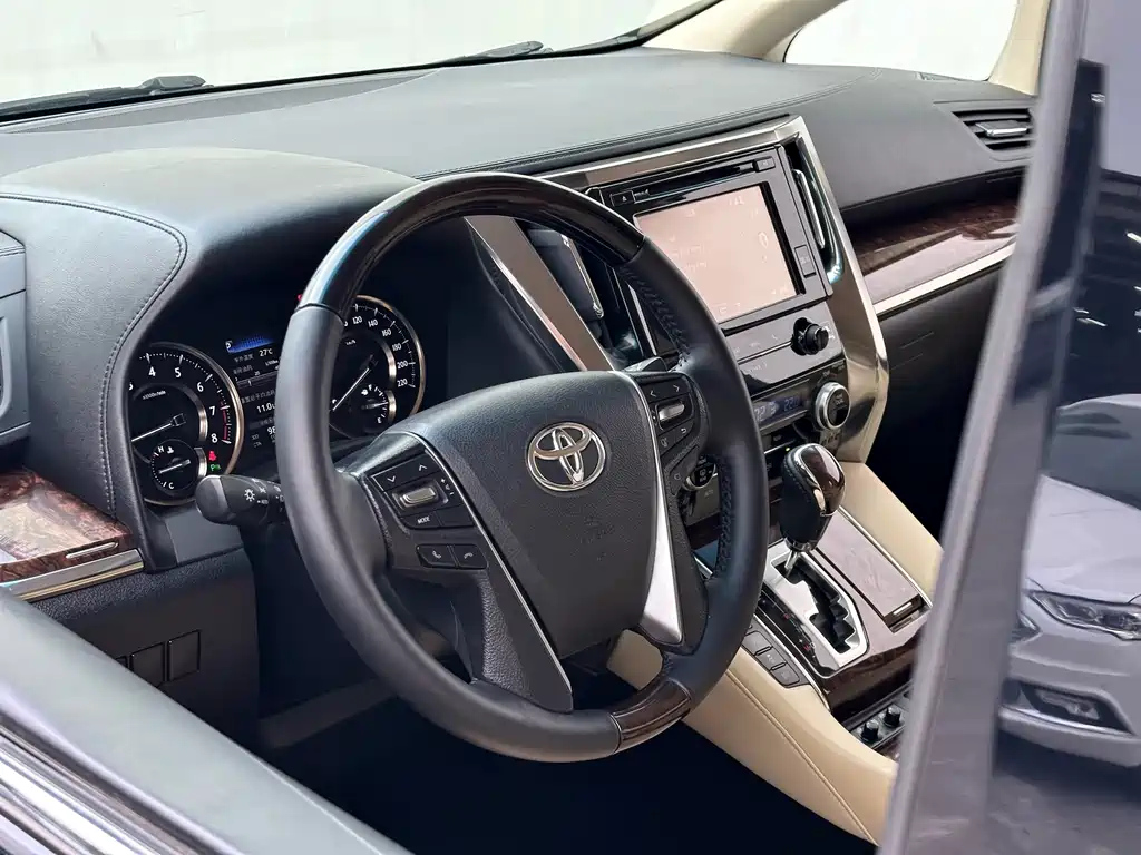 TOYOTA ALPHARD 2018