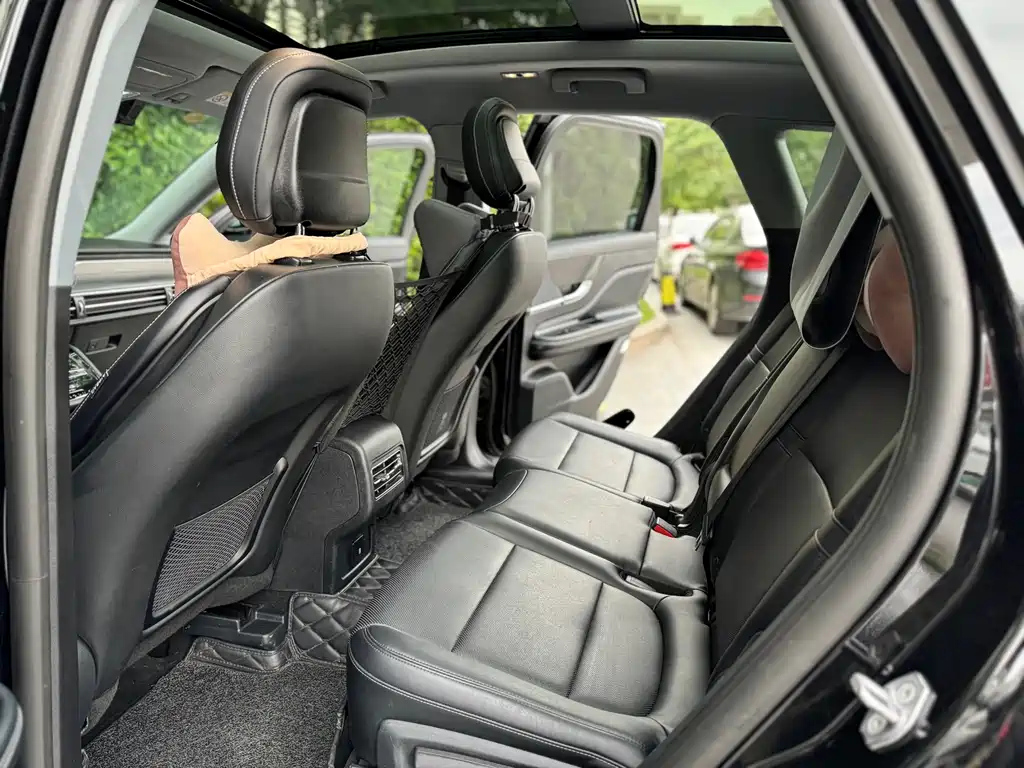 LINCOLN ADVENTURER 2021
