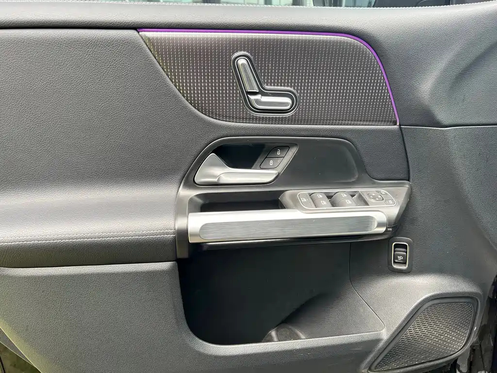 MERCEDES BENZ GLB 2022