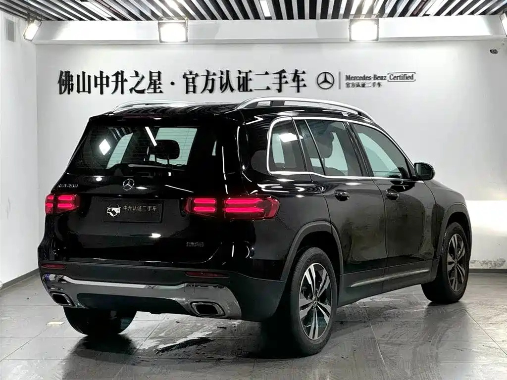 MERCEDES BENZ GLB 2024