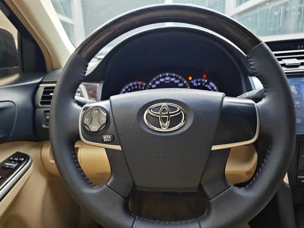 TOYOTA CAMRY 2016