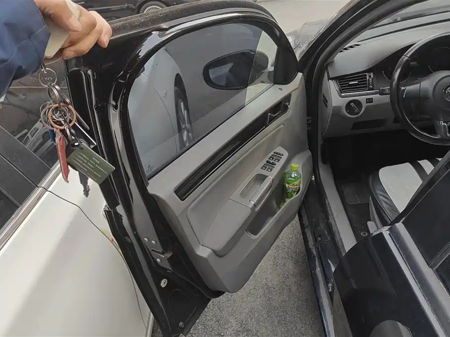 VOLKSWAGEN BORA 2015