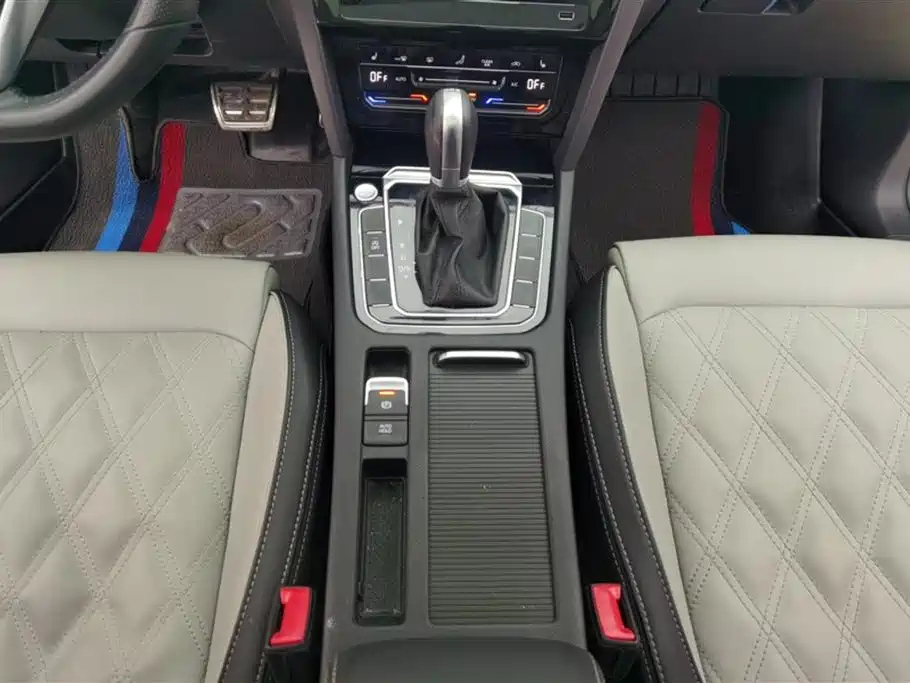 VOLKSWAGEN MAGOTAN 2023