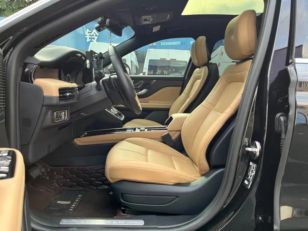 LINCOLN ADVENTURER 2020