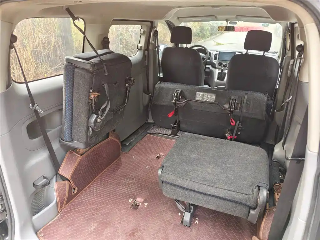 NISSAN NV200 2013