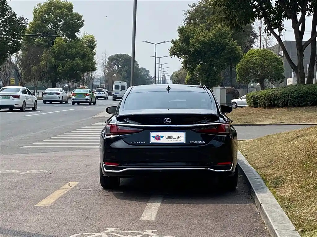 LEXUS ES 2022