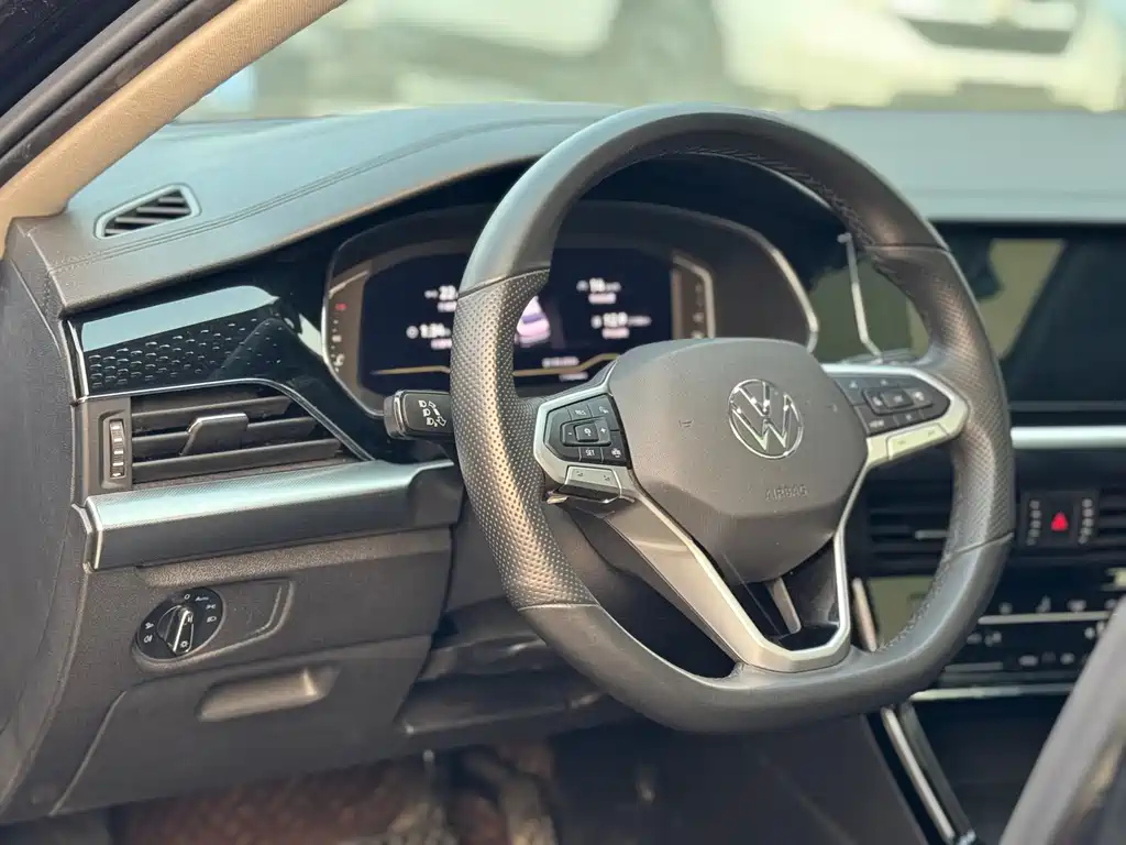 VOLKSWAGEN PASSAT 2022