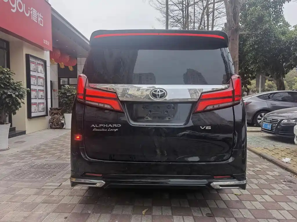 TOYOTA ALPHARD 2012