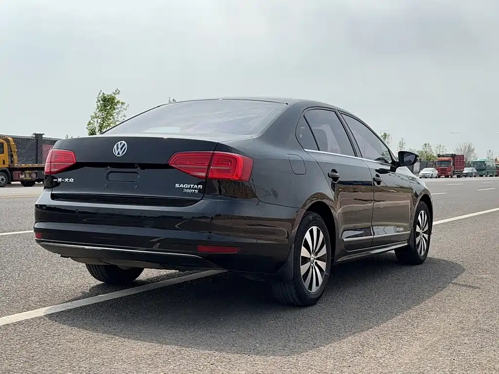 VOLKSWAGEN SAGITAR 2018