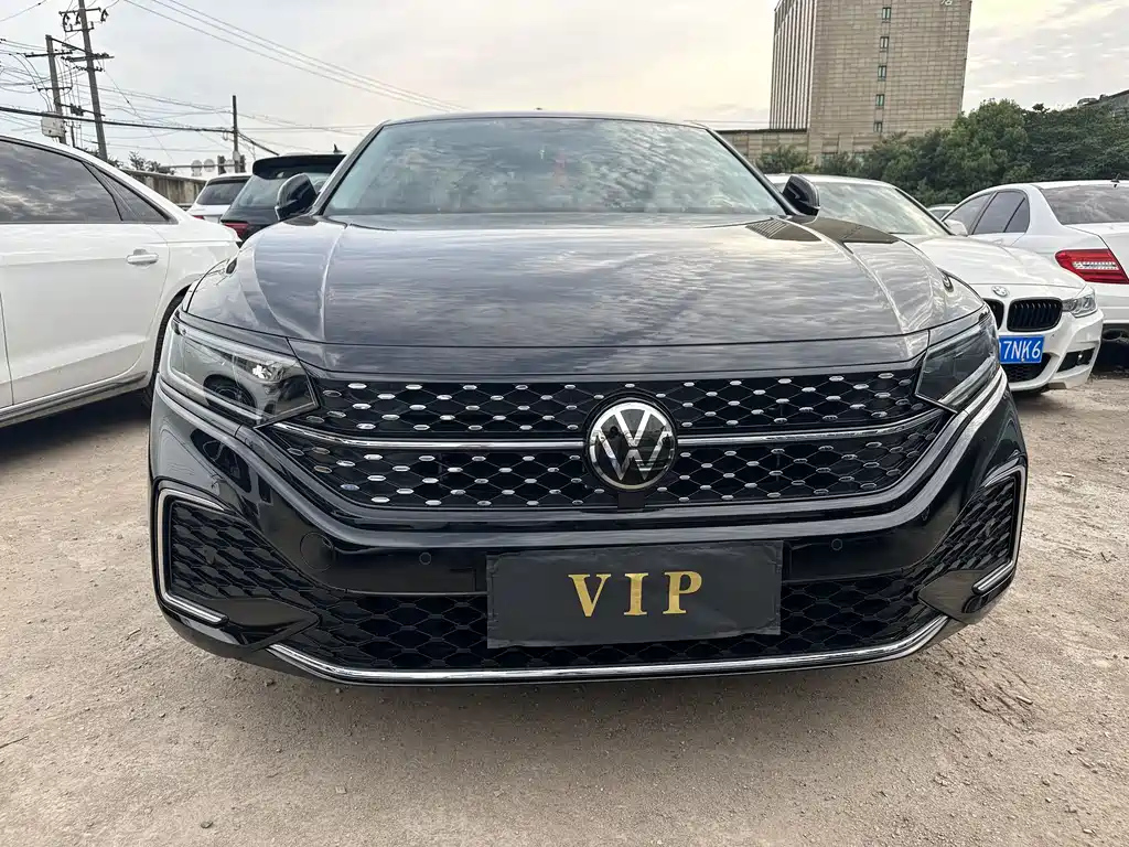 VOLKSWAGEN PASSAT 2023