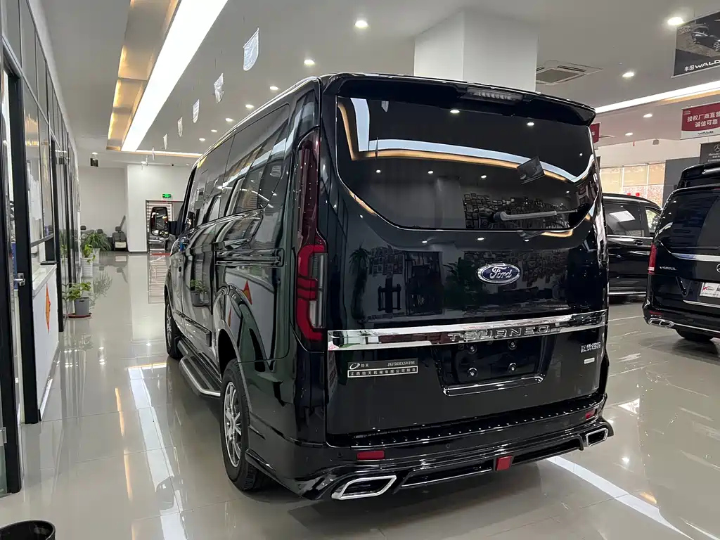 FORD TOUREO 2024