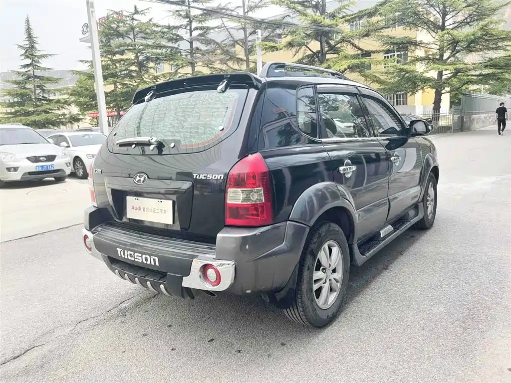 HYUNDAI TUCSON 2010