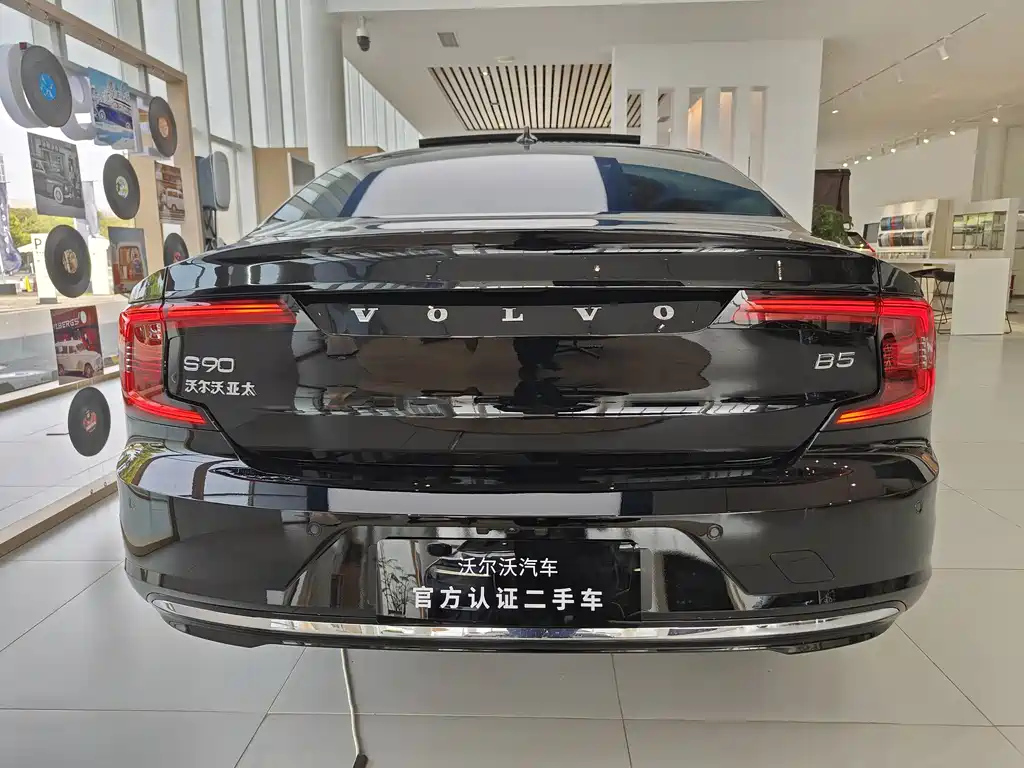 VOLVO S90 2022