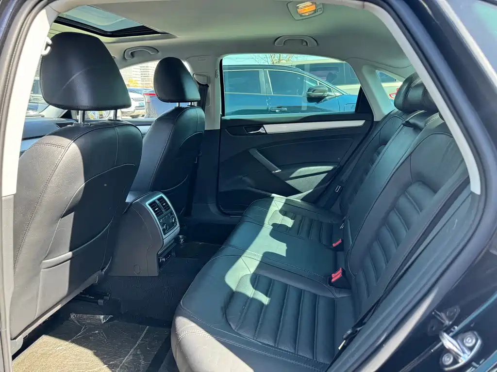 VOLKSWAGEN PASSAT 2015
