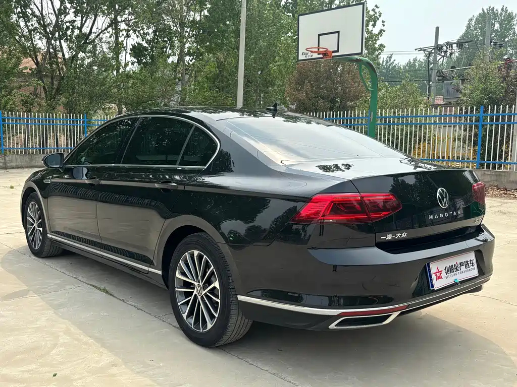 VOLKSWAGEN MAGOTAN 2021
