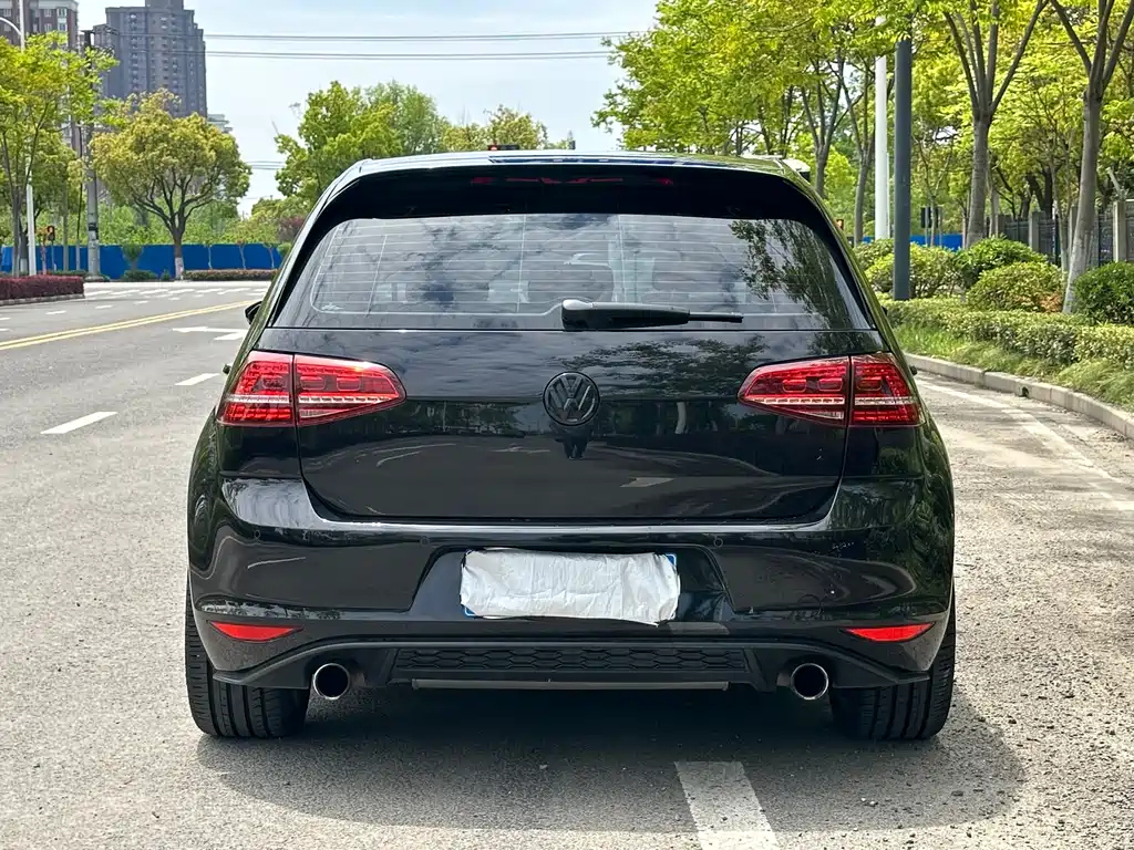VOLKSWAGEN GOLF 2016