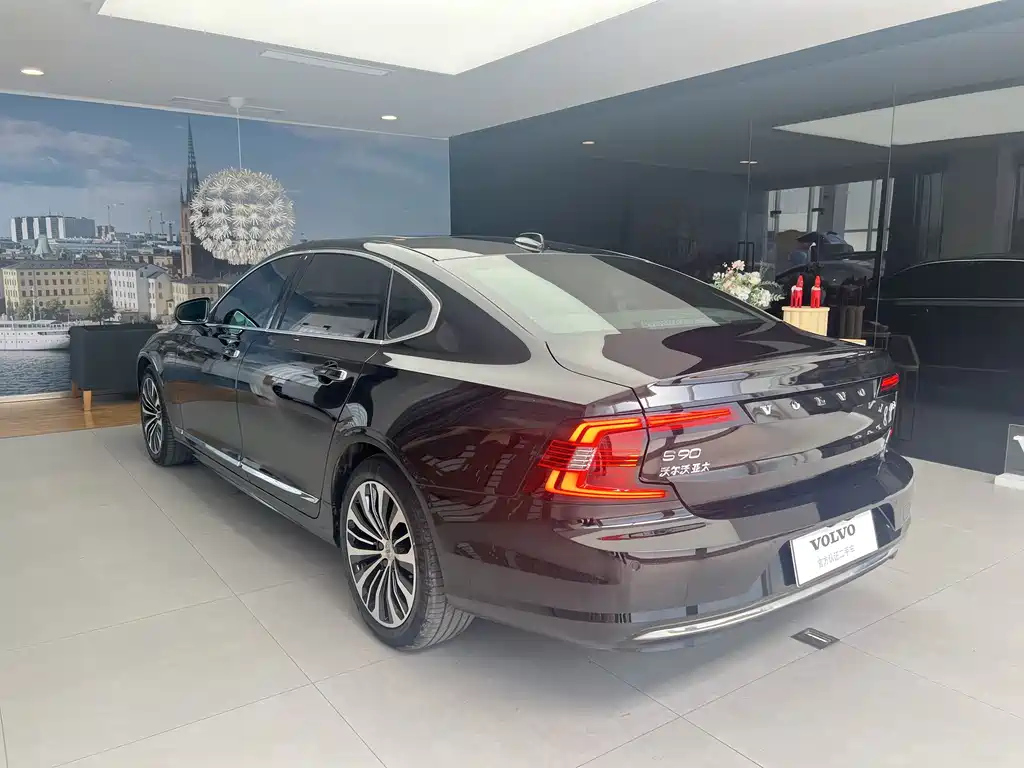 VOLVO S90 2022