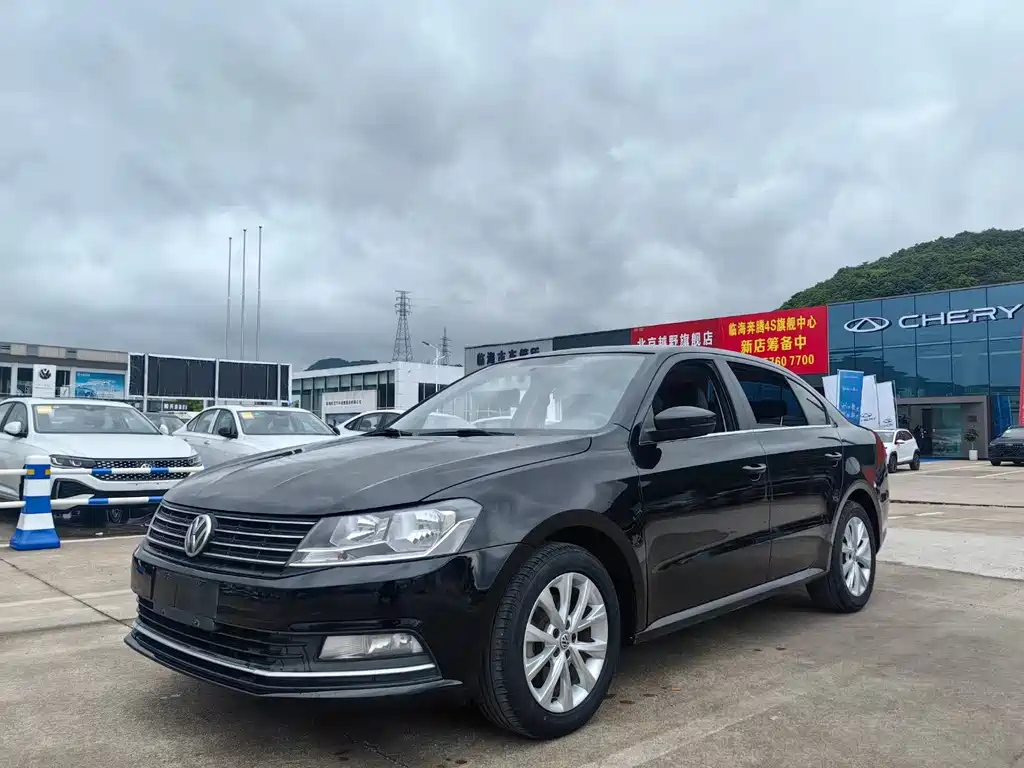 VOLKSWAGEN LAVIDA 2015