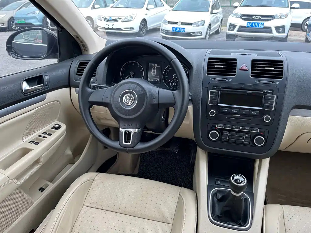 VOLKSWAGEN SAGITAR 2011