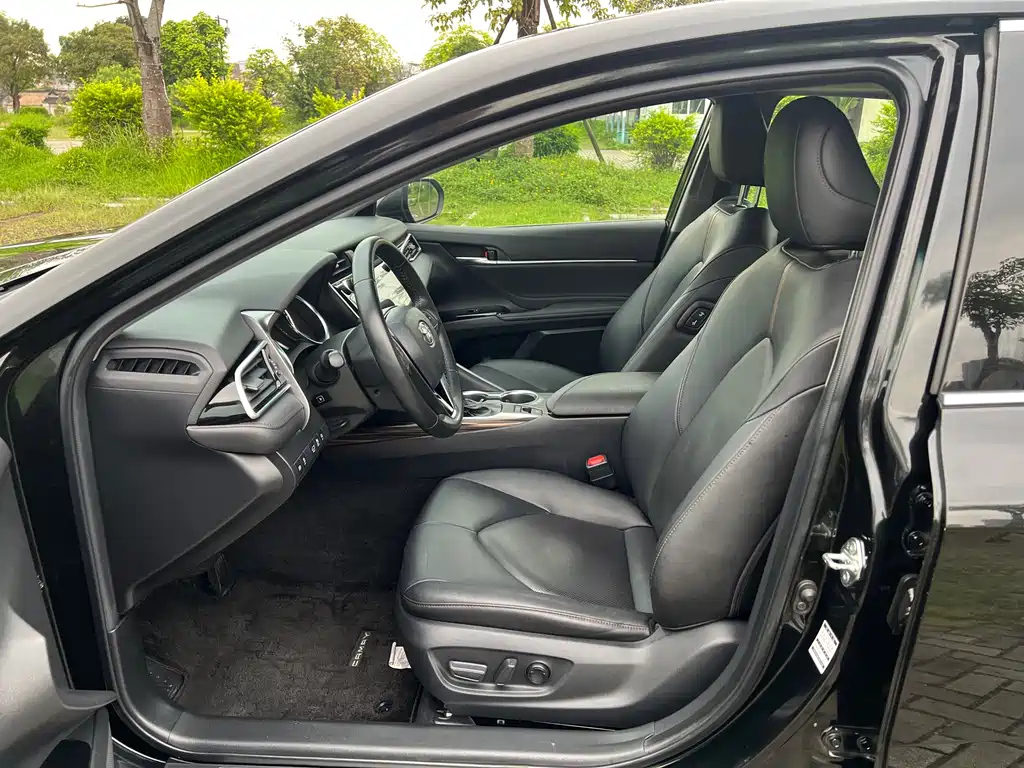 TOYOTA CAMRY 2019