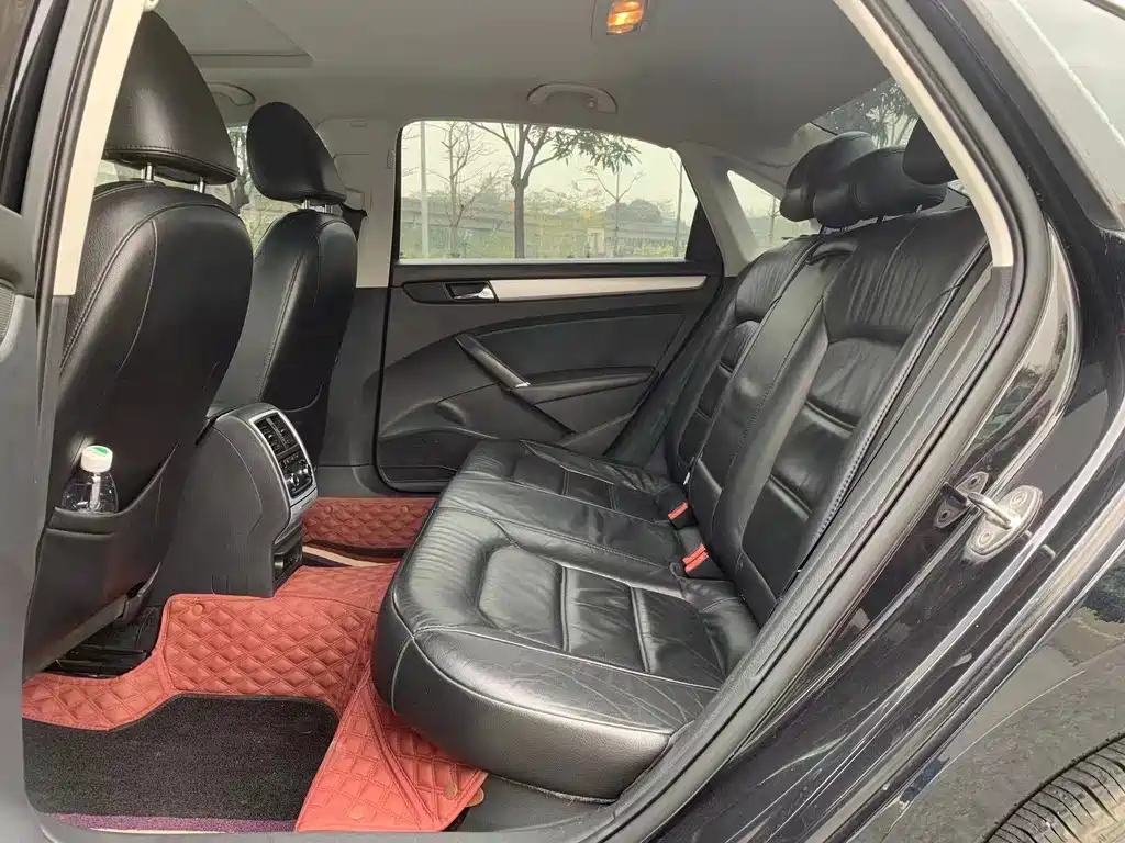 VOLKSWAGEN PASSAT 2015