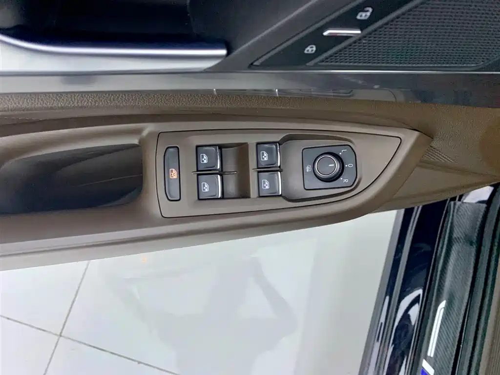 VOLKSWAGEN PASSAT 2021