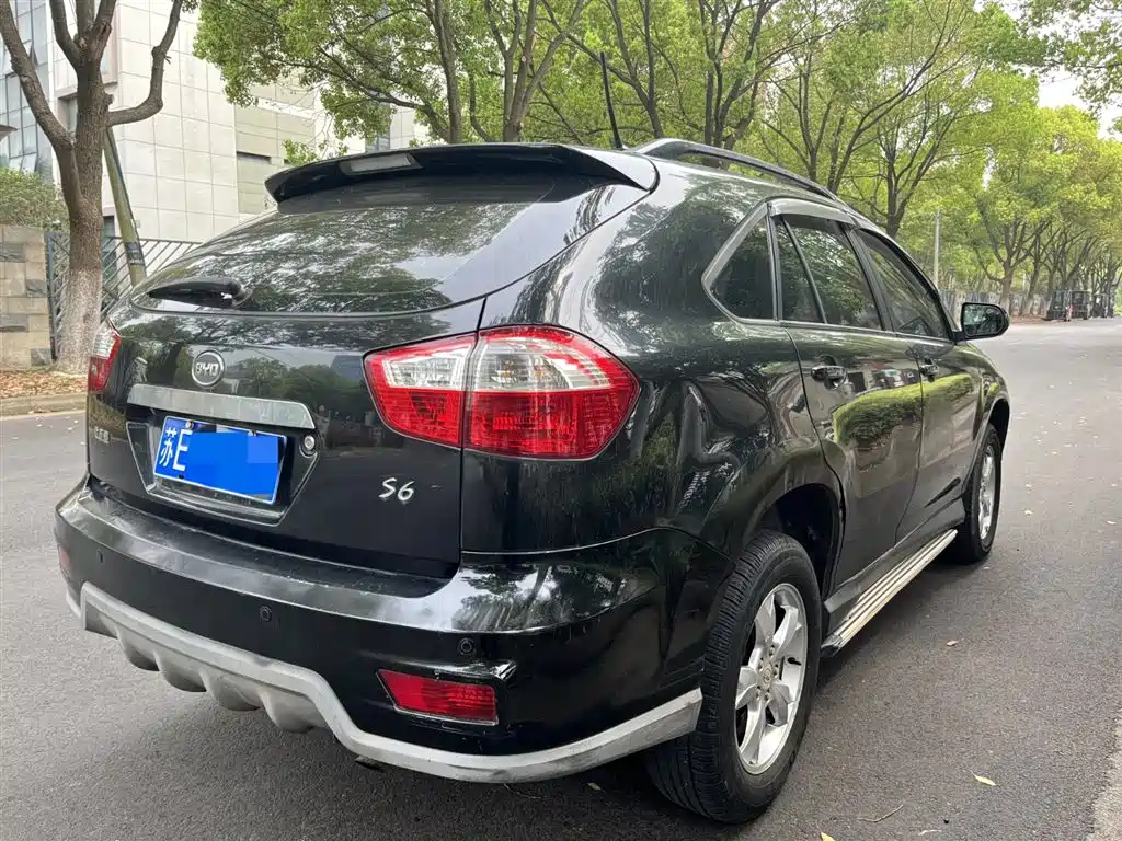 BYD S6 2012