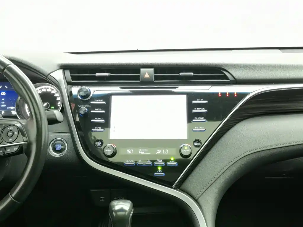 TOYOTA CAMRY 2018