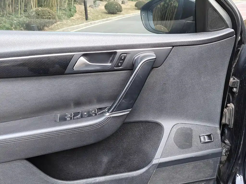 VOLKSWAGEN MAGOTAN 2012