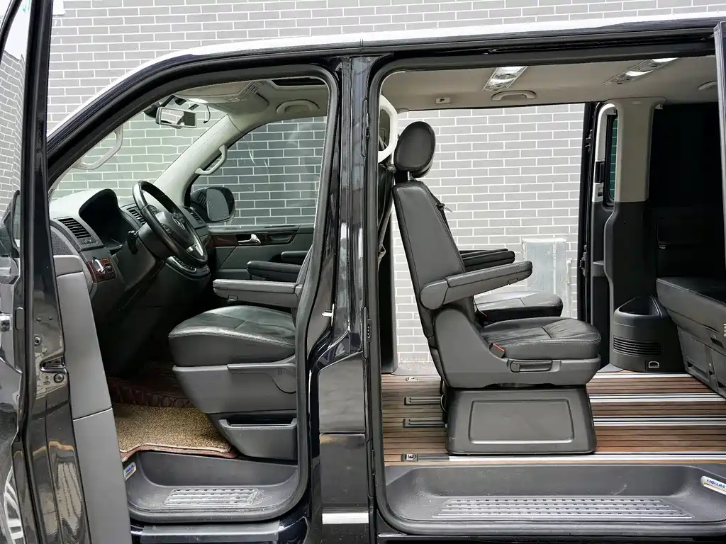 VOLKSWAGEN MULTIVAN 2016