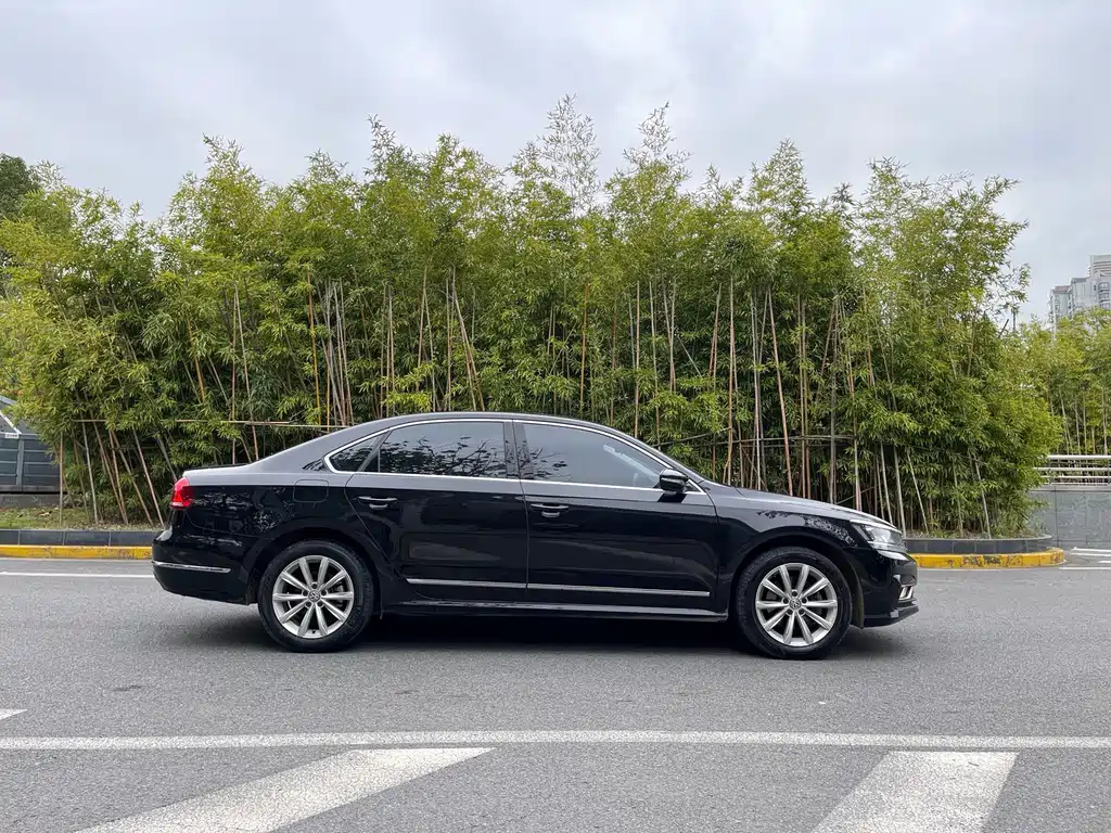 VOLKSWAGEN PASSAT 2018