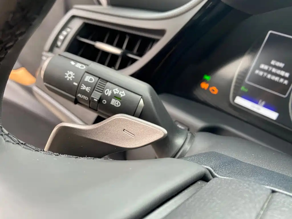 LEXUS ES 2023