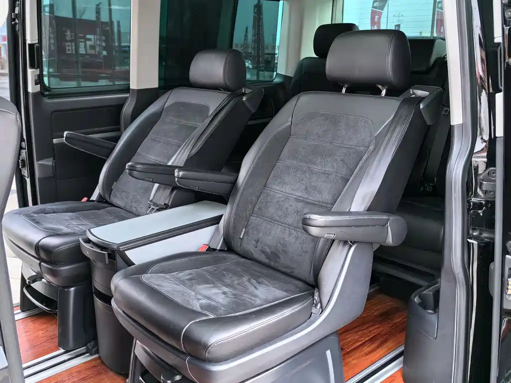 VOLKSWAGEN MULTIVAN 2017