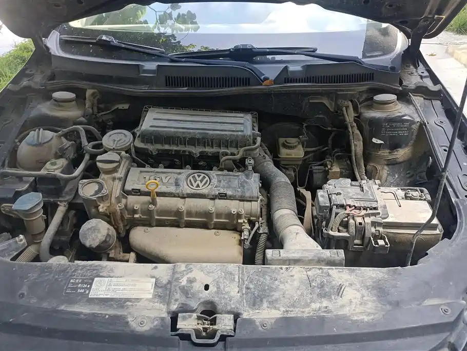 VOLKSWAGEN BORA 2014