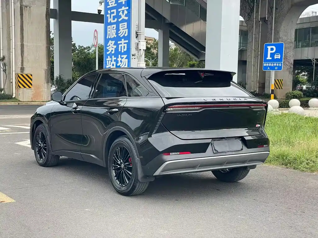 VENUCIA BIG V 2022