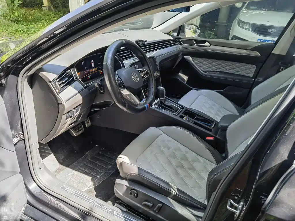 VOLKSWAGEN MAGOTAN 2023