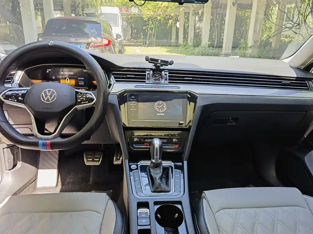 VOLKSWAGEN MAGOTAN 2023